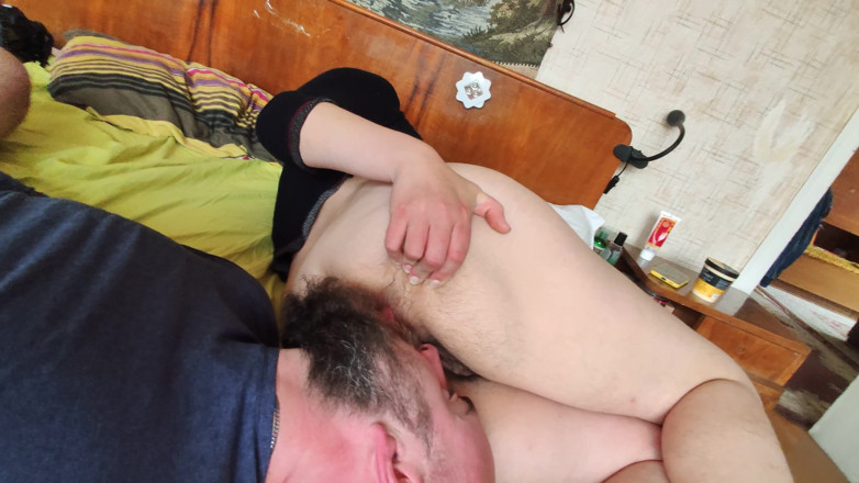 Hairy Homemade Amateur Orgasms: 남편이 내 엉덩이를 청소하라고 구걸하고, 그는 너무 감사하다. 페티쉬의 꿈