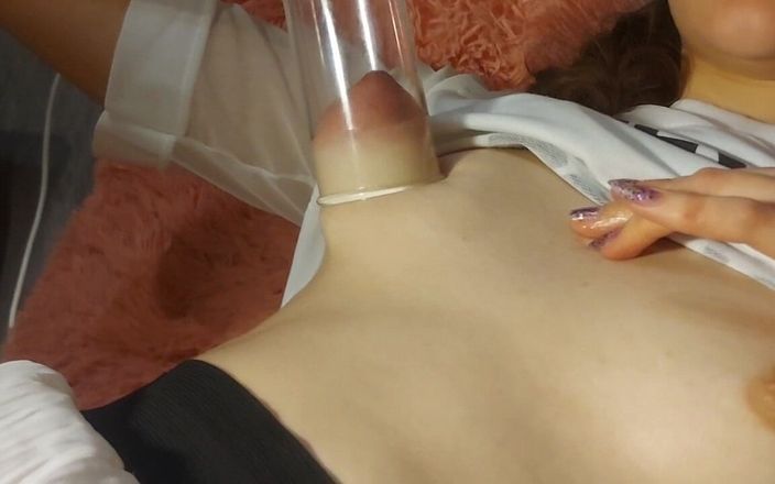 MaksDana33: Une femme mariée se déchire avec une énorme bouteille