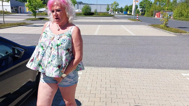 PureVicky66: Granny Horny in the Car!