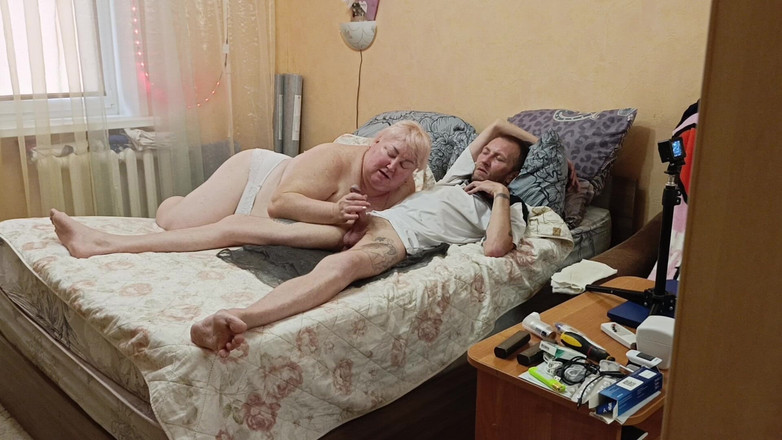 Zona901: Мачеха делает минет с глотанием спермы