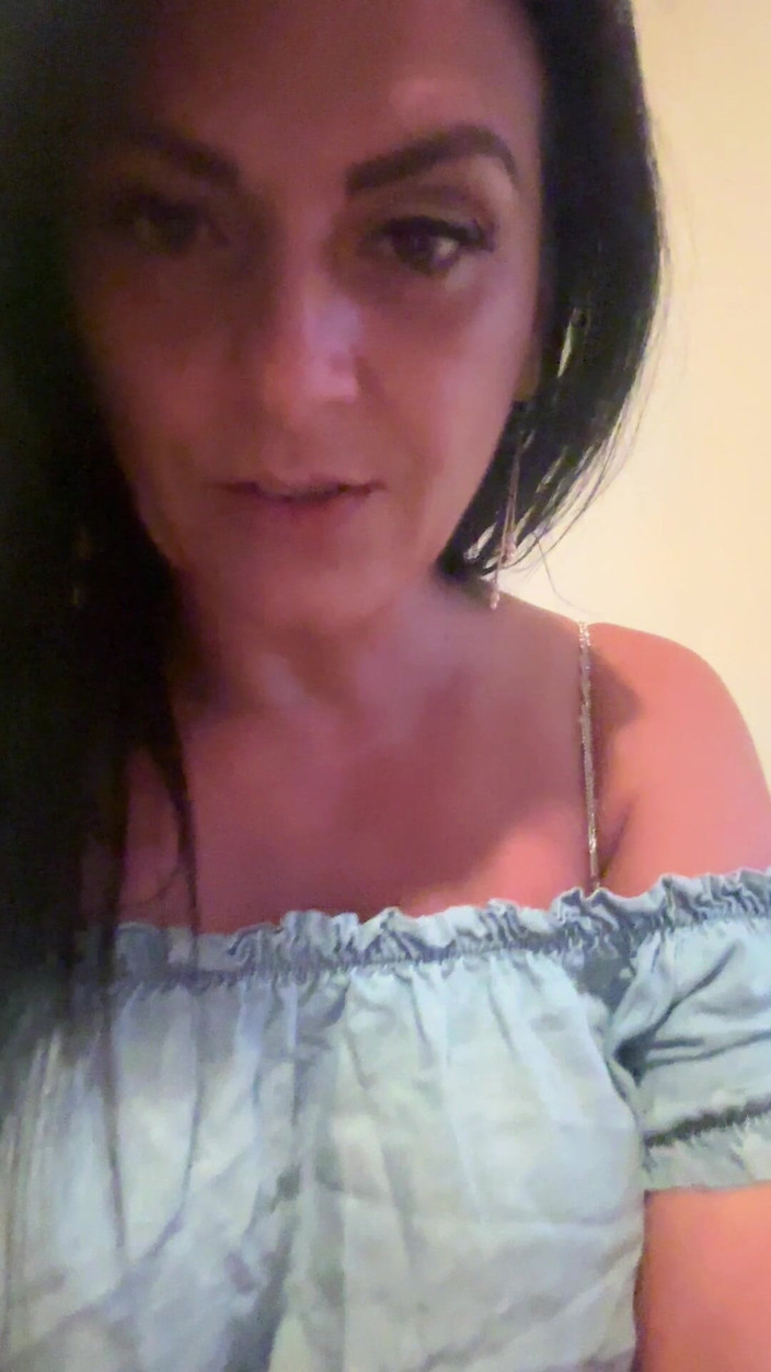 MilfyCalla: Yumuşak mavi elbise, sütyen yok - ışıkta doğal azdırma