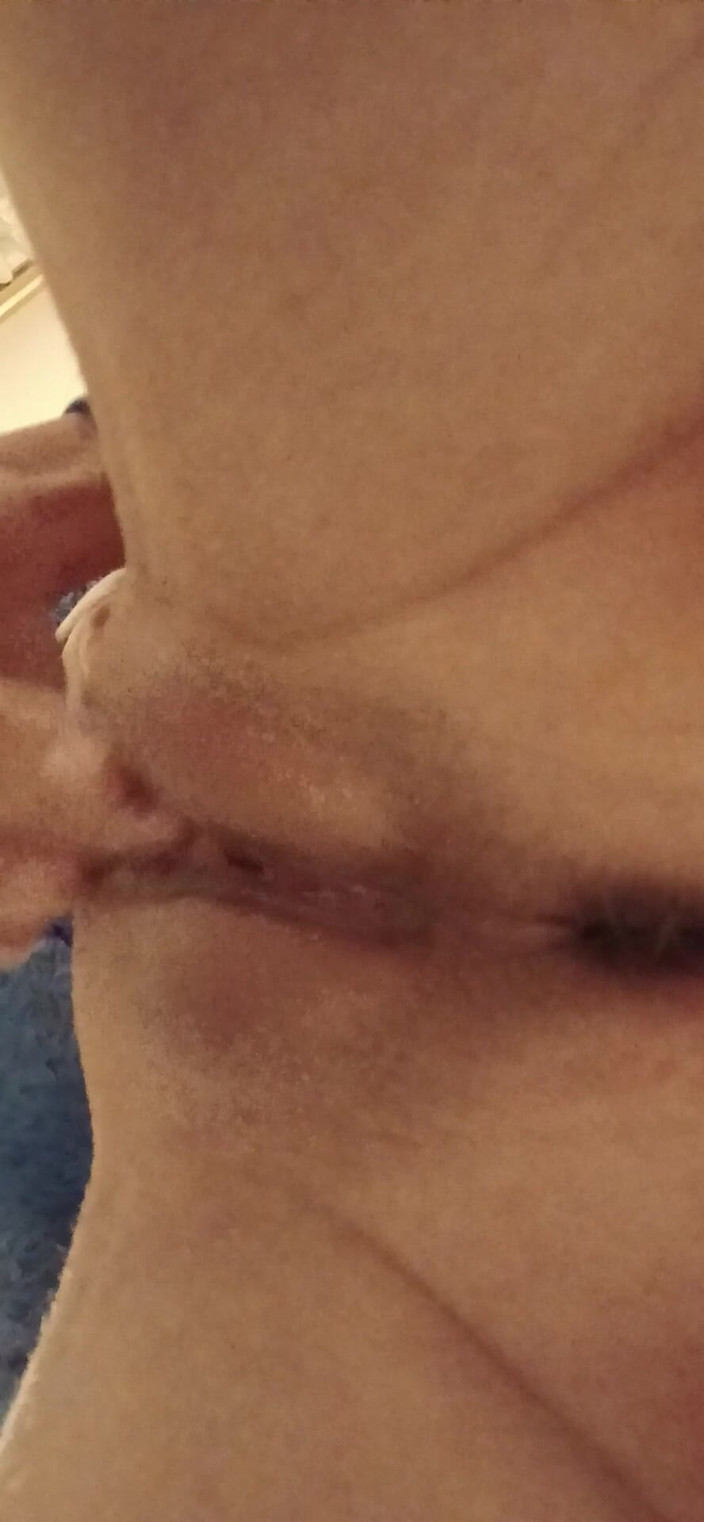 Lesbian-candys: Mi masturbo la mia figa bagnata, stretta fino all'orgasmo