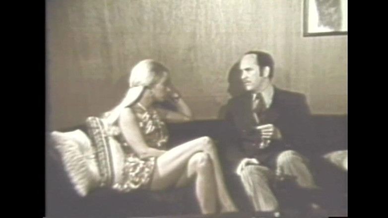 Vintage megastore: Follada dura para una rubia caliente en un video porno...