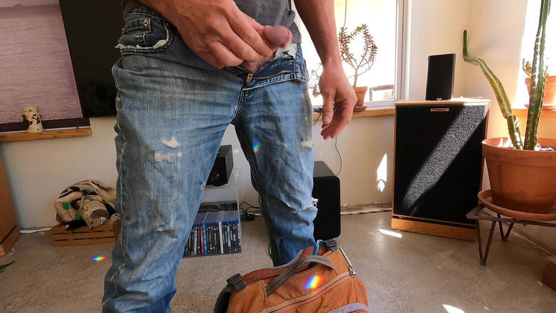 Lapetus: Aku lagi asik mendaki jeans basah sampai muncrat