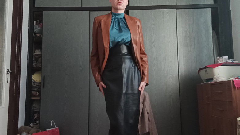 Governess Victorian fashion glamour: Ik loop in een leren rok