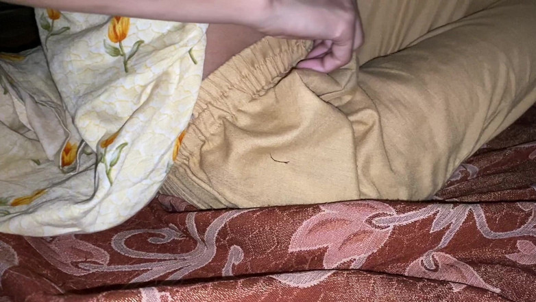 Desifilmy45: Amına aç evli kadın kocasını geceleri onu sikmesi için baştan çıkarıyor