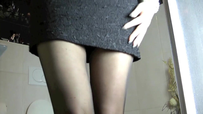 Nylonslut: 화장실 관음증과 수상 스포츠
