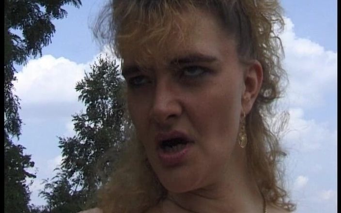 YOUR FIRST PORN: Natalie - Geile Outdoor Schlampe Besorgt Es Sich - Horny Outdoor Slut...