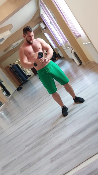 Michael Ragnar: Svlečená po tělocvičně