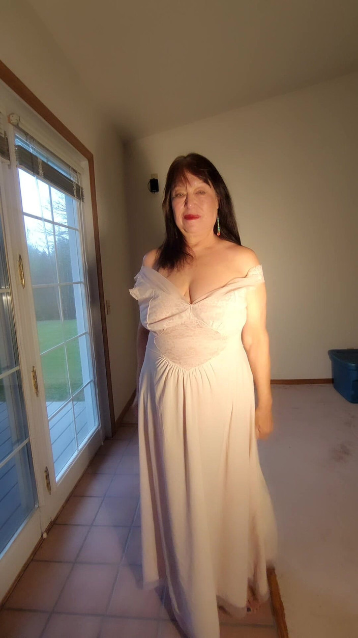 Zilah Luz: Saya rasa suka berbogel dan menyentuh diri saya! Nenek dengan...