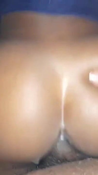 Elle s'est réveillée crémeuse et excitée pour une grosse bite noire