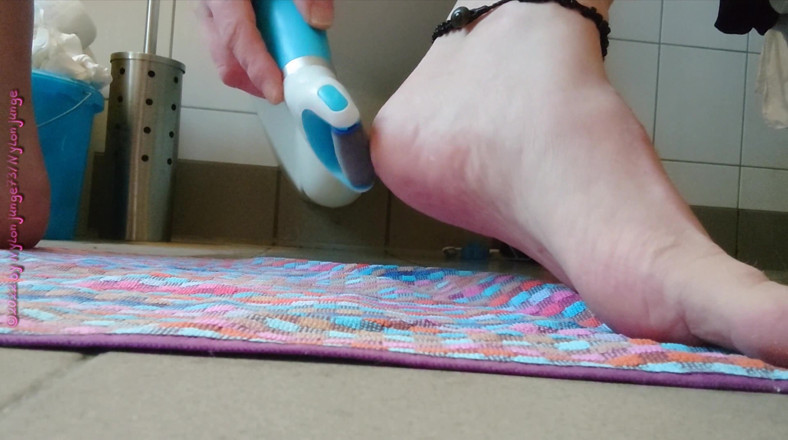 Carmen_Nylonjunge: My little pedicure ** Left **