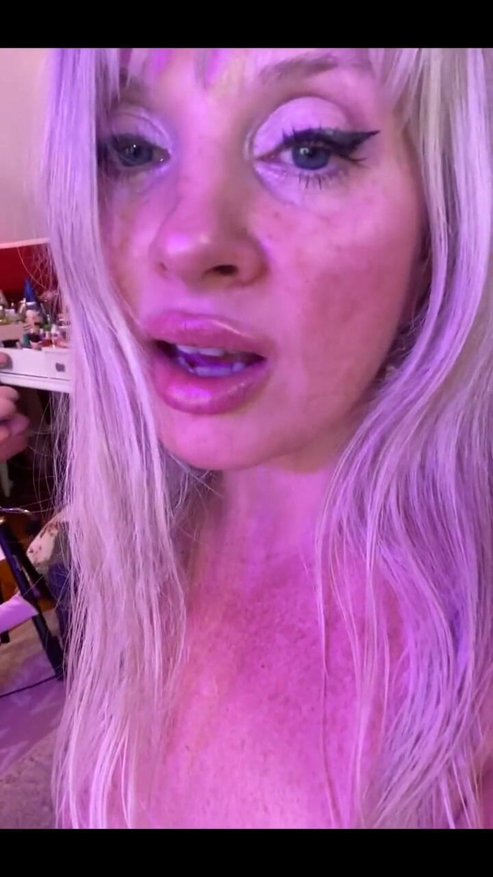 PaintedRose: Miluji sebe a já jsem tady a dělám to samé