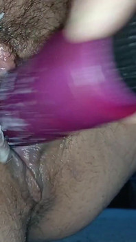 pakai vibrator ukuran raksasaku!