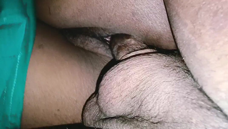 Xhtad studio: 剛毛マンコのクローズアップファックと中出し