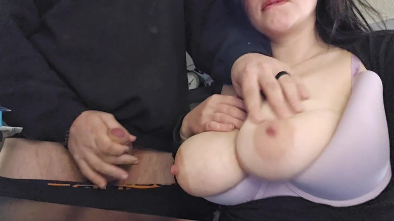 LEXI AND DAN: Mira que suaves son mis grandes tetas naturales