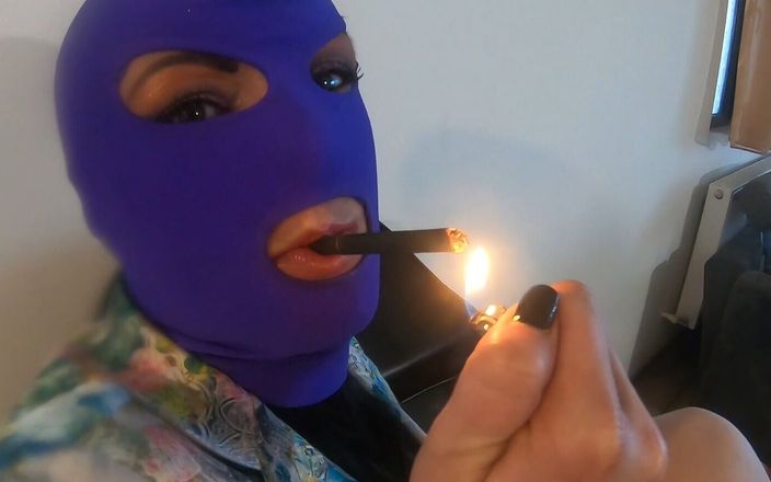 MILFy Calla: Orta yaşlı seksi kadıncalla&amp;#039;nın maceraları bölüm 37 sigara içme ve ayak...