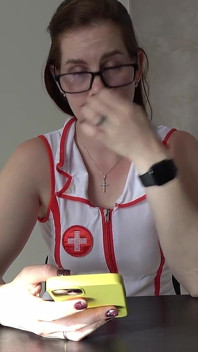 Examination by Dr. Anna Humiliates a Small Dick in French
