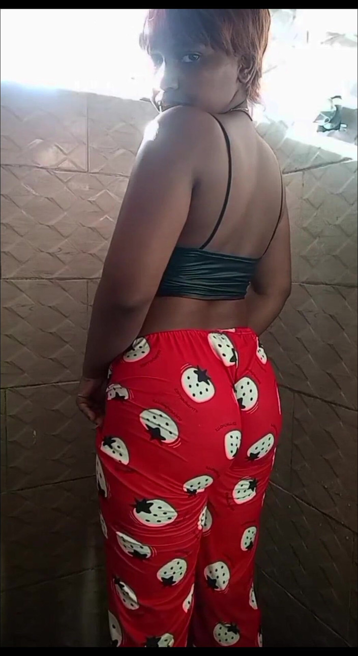 Minayi: Seksi bakışlar, kışkırtan dudaklar ve izinsiz kafanıza giren yavaş bir...