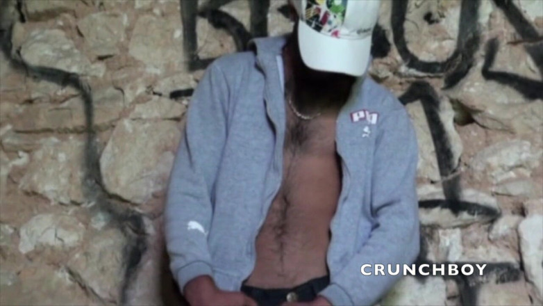 STRAIGHT BOY CURIOUS: Гетеросексуальні чуваки мастурбують на відкритому повітрі