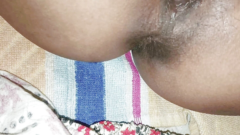 Yadav: Můj švagr si hraje s mými prsy a kundičkou