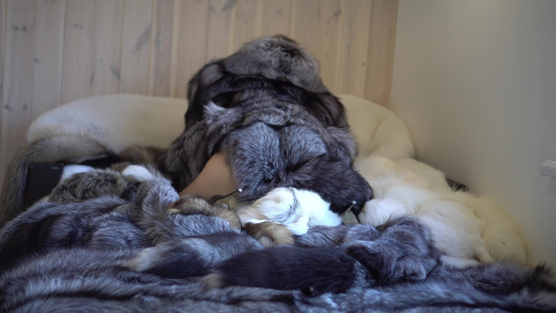 Ruda Cat: Gioca e stuzzica con un sacco di pelliccia! Masturbazione in...