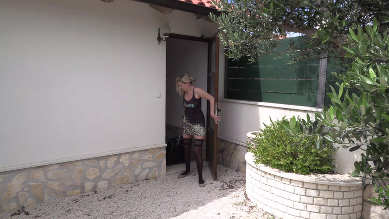 Lovekino: Sunny Sun трахає незнайомця у фойє готелю