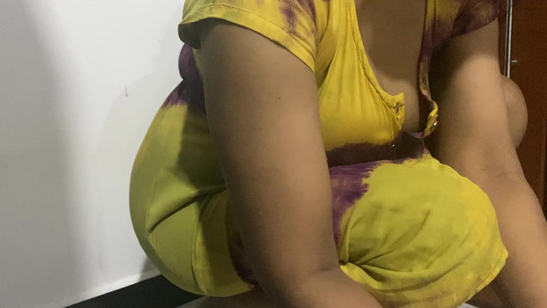 Arabicqueen: Une tatie tamoule à gros nichons se fait travailler dur