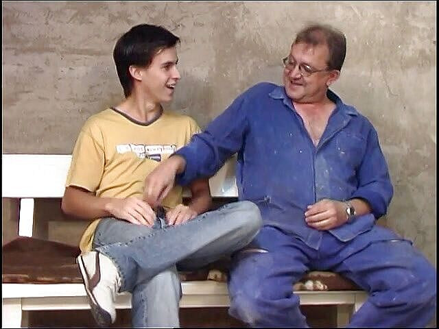 Bad Boyz: Kembar muda menggoda batang pal tua