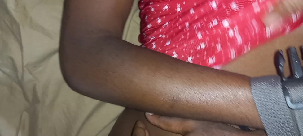 The plumber who fucks MILFs: 已婚在她自己的床上