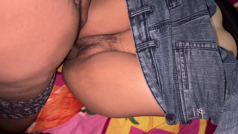 Ritu: Hete vriendin met vriendje