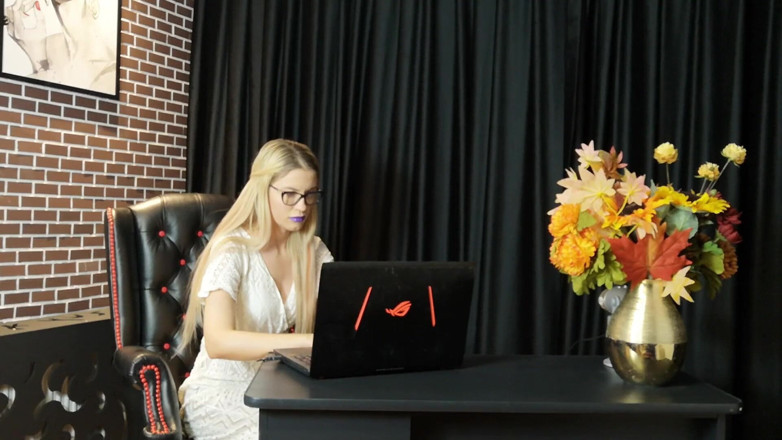 Erotic Tanya: The farting secretary