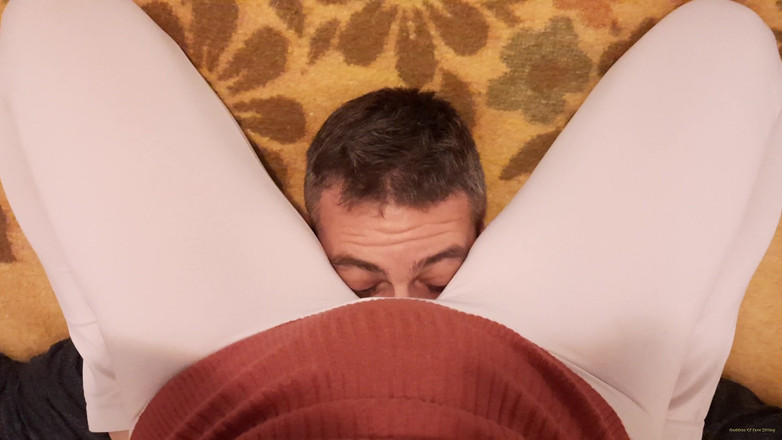 goddess82: Seduta in faccia in leggings! Primi piani estremi! (Risoluzione 4k) Alta definizione!