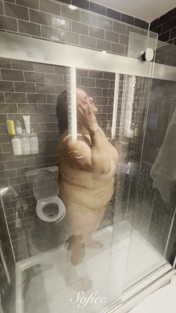 SofieeSoles: Watch Me Shower