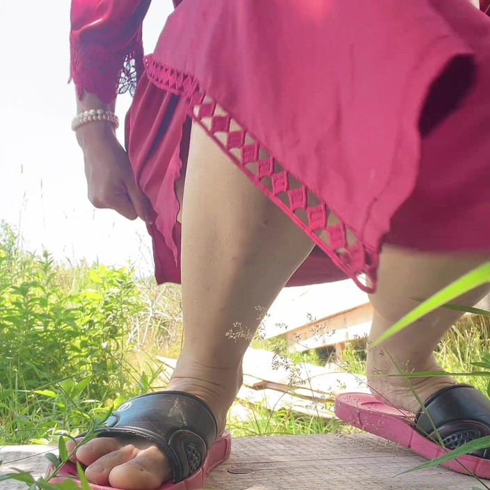 sweethanajapanese: Walk to Gardens Then Pee