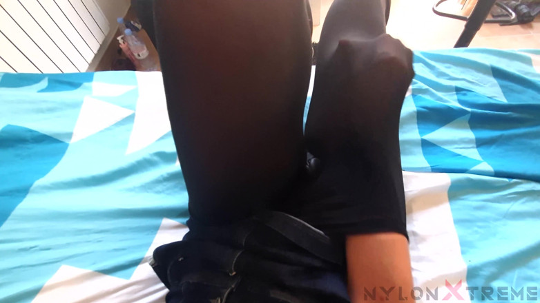 Nylon Xtreme: Marion Lew Pulsion avec des collants en nylon