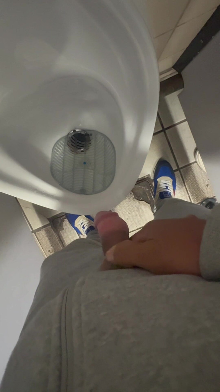 Kadu: Gefunden auf der öffentlichen toilette und bring nach hause, um seinen...