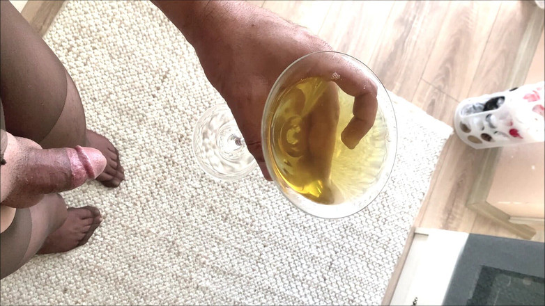 cd_aysemmm: 僕の美の秘密は男のおしっこを飲み込むこと