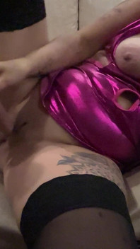 Ти любиш лизати взуття і смоктати підбори