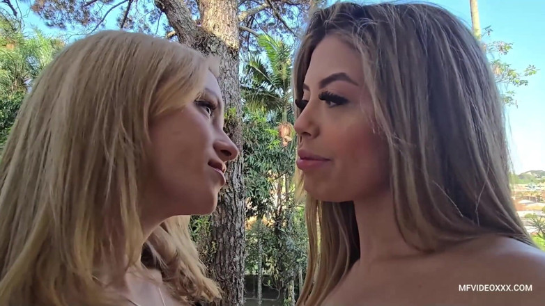 MF Lesbian: Kisses of Blondes