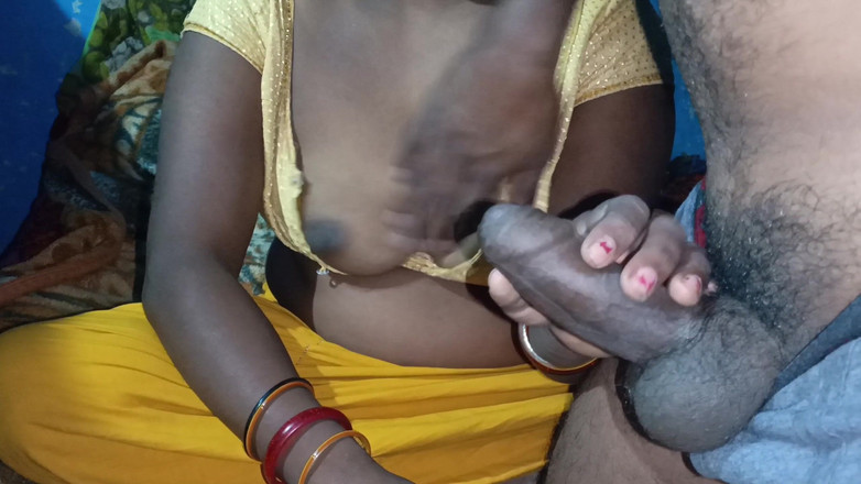 Riyadesi18: 热辣的嫂子家里没人，姐夫，看到了机会，以阿金为借口叫小姨子