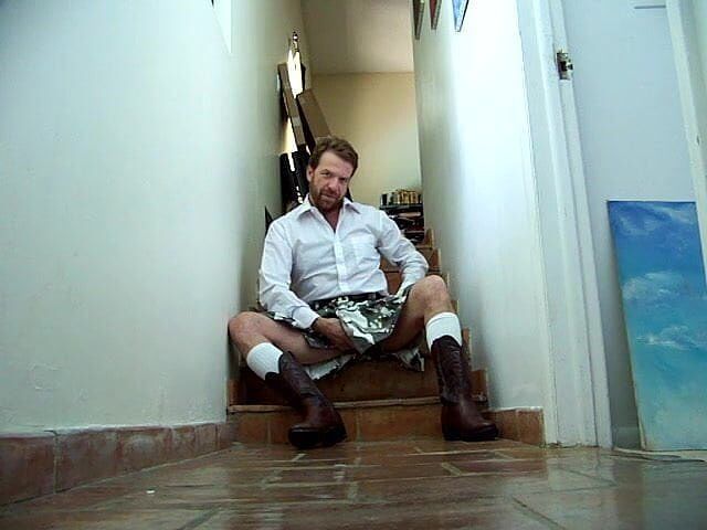 Hairyartist: Peludaartista-kilt e show de camisa