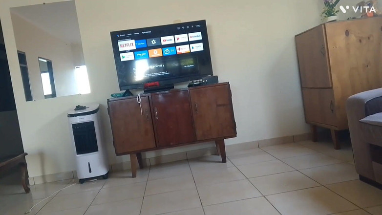 Kamila6922: Onderdanige werkneemster wil dat haar kont in de woonkamer wordt...