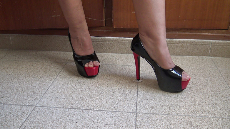 Stepmom Susan: Můj nevlastní syn chtěl vidět moji chlupatou kundičku a šukat mě...