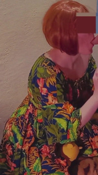 Mamma ingenua assaggia il figliastro nella stanza sul retro