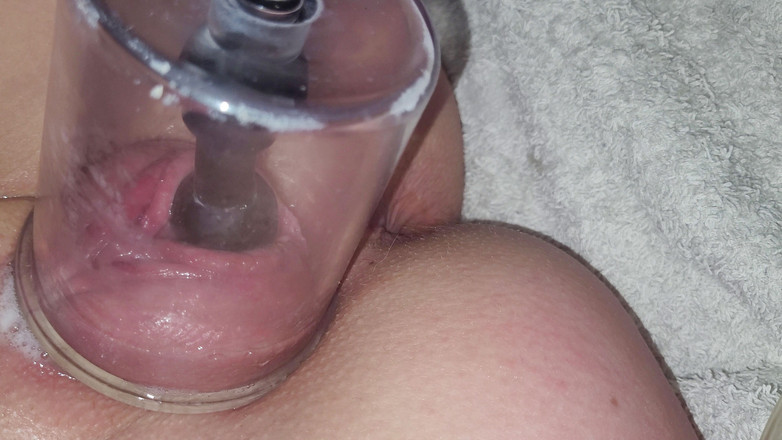 KatrixandCaliforniaLatex: Ekstremalne pompowanie cipki i szorstkie ruchanie dla małej cipki