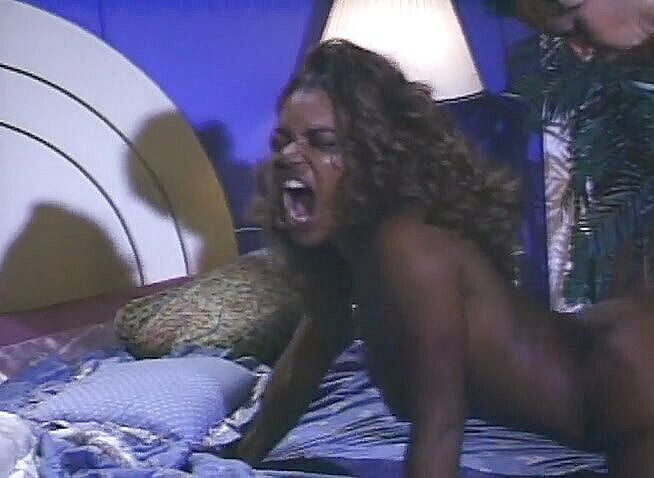 Dark Extreme: La ragazza ebano con un gran culo ama essere sbattuta...