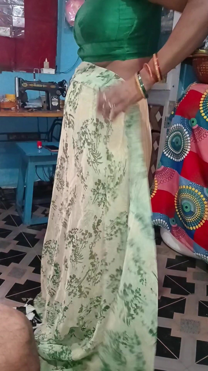 vijay_kumarpatel: Video of Han Hunt Taking a Bath