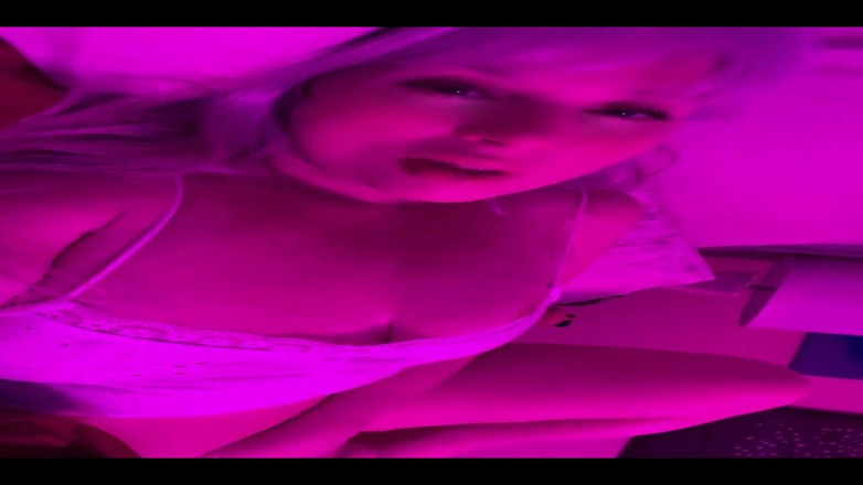 PaintedRose: Pepek siapa ini? It's Mine tapi aku Boleh Kongsi Dengan...