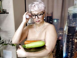 Aimee Paradise: MILF secretary with zucchini and carrots in wet mature cunt...